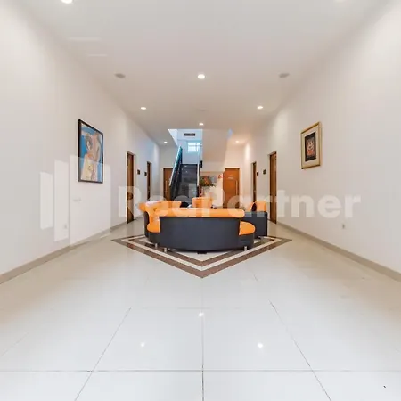Alqueby Hotel Near Kiara Artha Park & Trans Studio Mall Mitra Reddoorz-2