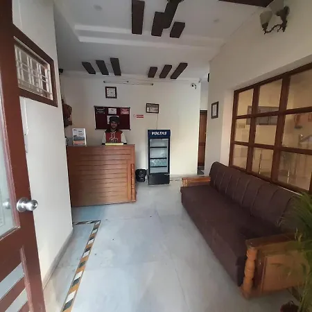 Hotel The Holiday Home-2