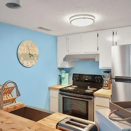 Beautiful Blue Ocean Condo-3