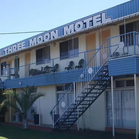 Three Moon Motel-2