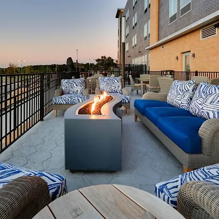 La Quinta Inn & Suites By Wyndham Lakeway-2