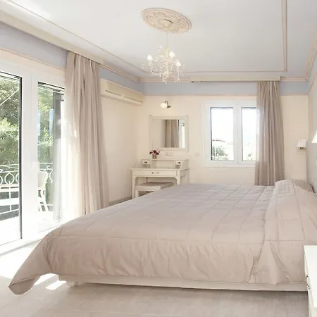 Tina'S House-3