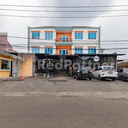 Alqueby Hotel Near Kiara Artha Park & Trans Studio Mall Mitra Reddoorz-3