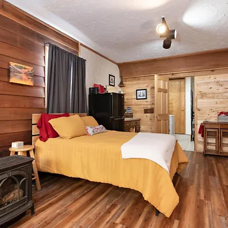 Wanderer Studio, An Off Grid Mountain Guest Studio With Fantastic Views-3