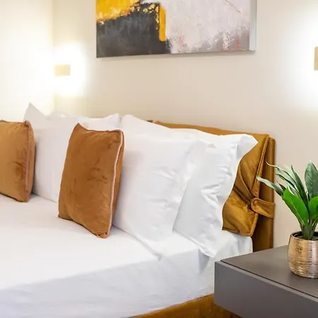 Elegantia Luxury Rooms-2