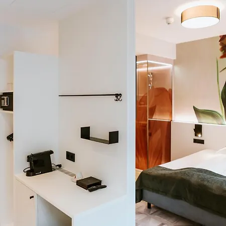 Art-Inn Design Self-Check-In-Hotel-2
