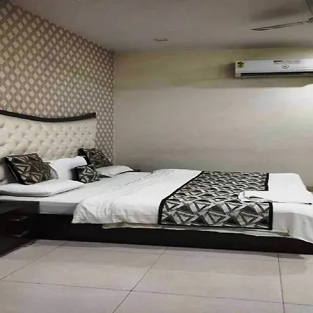 Hotel Mandakini Lush-2