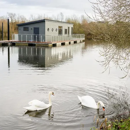 Berth 6 On Upton Lake, Upton-Upon-Severn Home On Water-3