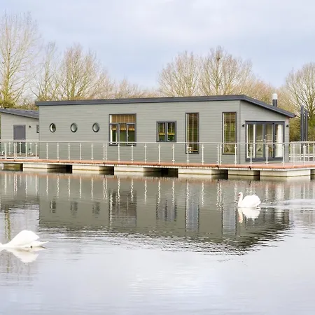Berth 6 On Upton Lake, Upton-Upon-Severn Home On Water-2