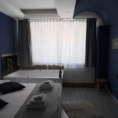 Royalty Rooms & Spa-2