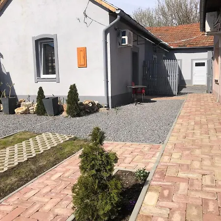 Harom Tarka Macska Apartmanok-2
