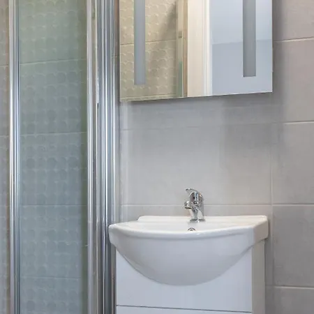 Burrows Lodge, Tramore Beach Room 5-2