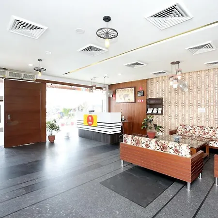 Oyo Hotel Crossroads-3