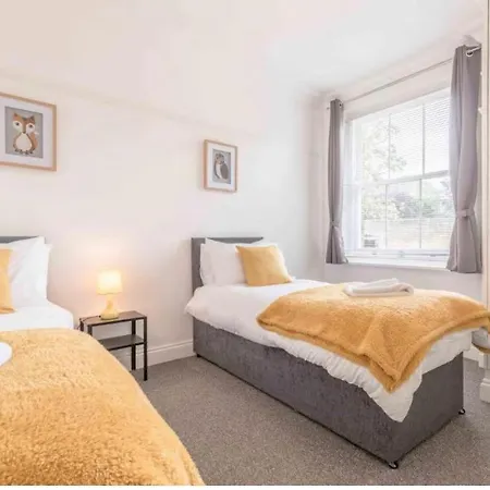 The Bull Iver Guest House-2