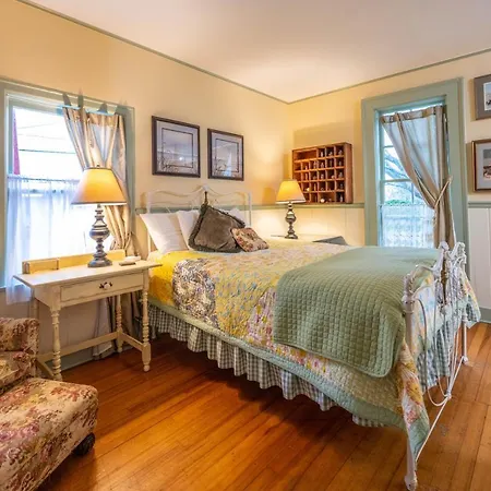 Clementine'S Guest House & Vacation Rentals-2
