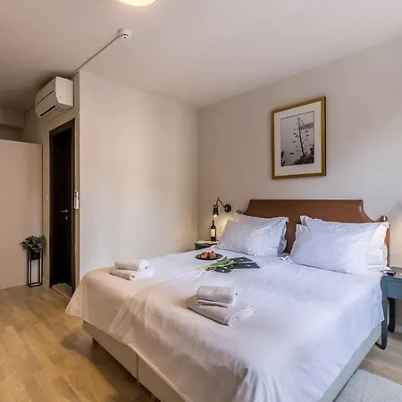 Leonis Restaurant & Rooms-2