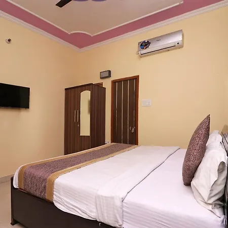 Oyo Gomti Nagar Near Indira Nagar Metro Station-3