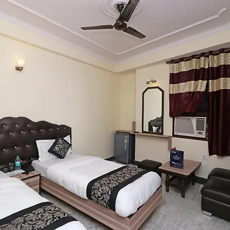 Oyo Hotel Silver Shine Near Gurudwara Shri Bangla Sahib-3