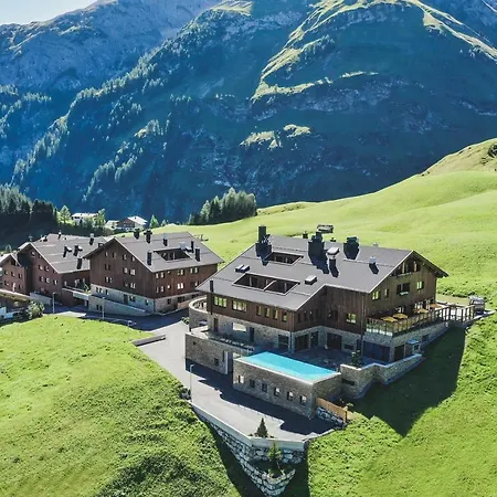 AlpenParks Hotel&Apartment Arlberg Warth mit Pool-3