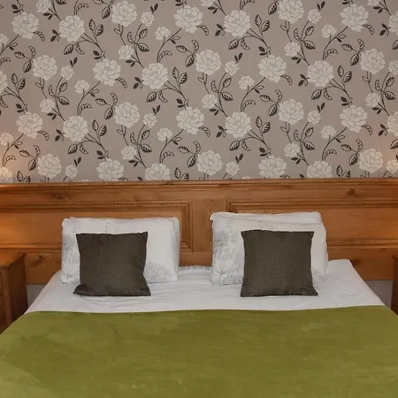 Greyhound Hotel-2
