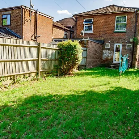 Shirley House: Self-Catering Haven Near Southampton Central-2