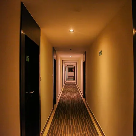 J Hotel-2