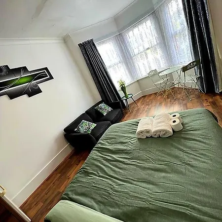 Woodgreen House-2