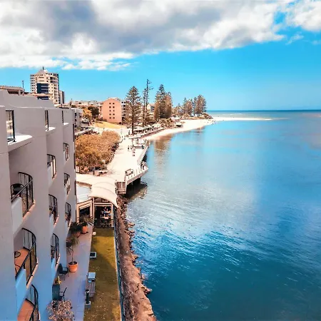 La Promenade Absolute Waterfront Apartments-3
