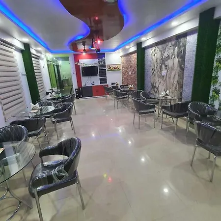 Spot On Hotel Imperial Crown-3