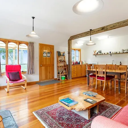 Wine Loft - Cosy Country Retreat With Ocean Views-2