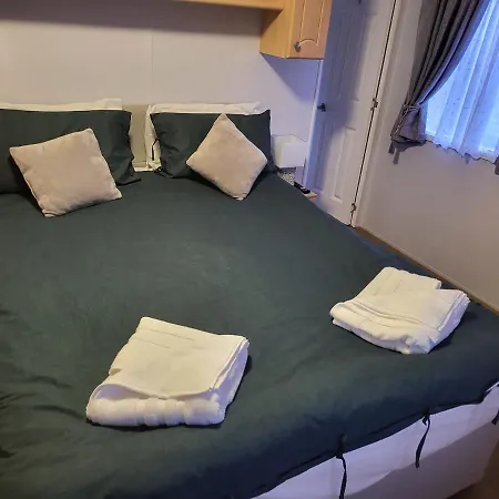 Vacation Escape - Valley Farm -Clacton-On-Sea - Holiday Park-3