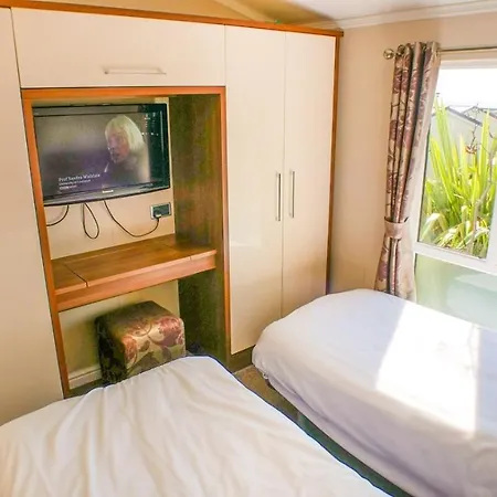 Luxury 3 Bed 2 Bath Lodge With Sea Views!-3