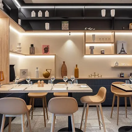 Courtyard by Marriott Paris Charles de Gaulle Central Airport-3