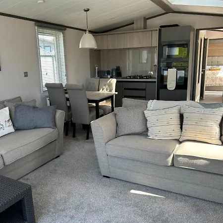 Mawgan Pads Lazy Days Lodge-2