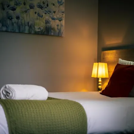 Bowes Incline Hotel-2
