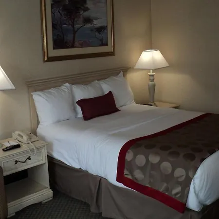 Ramada By Wyndham Yonkers-3