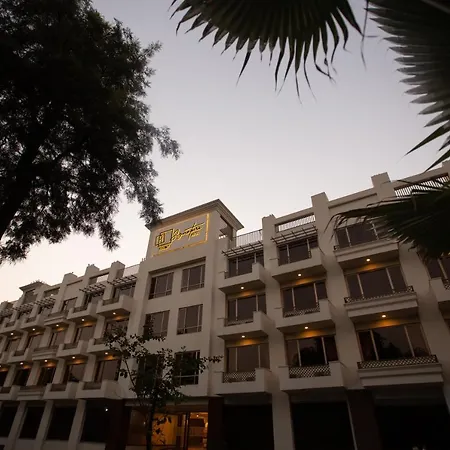Roomy Signature Hotel, Islamabad-2