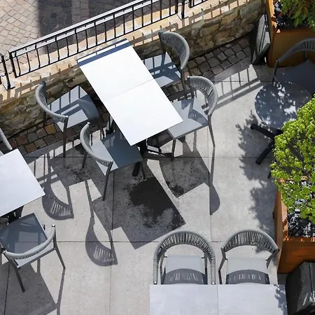 Boutiquehotel Burg Adenbach & Alter Weinbau-2