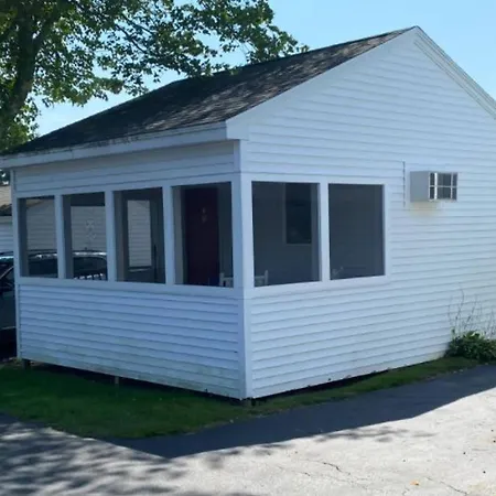 Carriage House Motel Cottages & Suites-3
