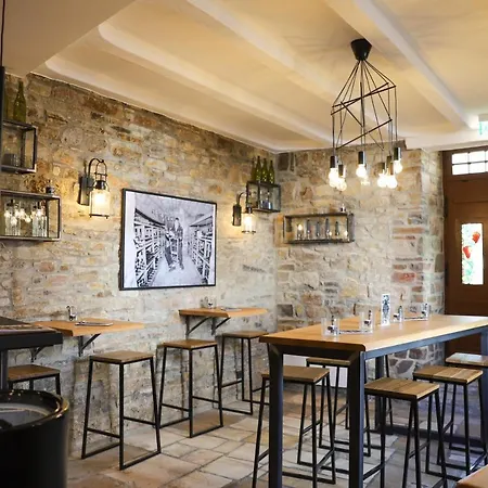 Boutiquehotel Burg Adenbach & Alter Weinbau-3
