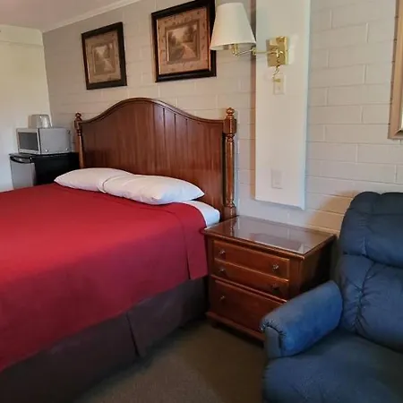 Husker Inn-3