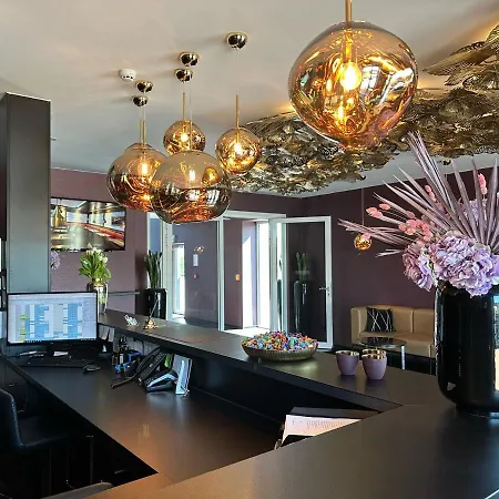 Primetime Hotel-3