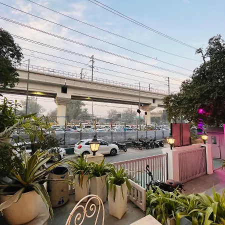 Hotel At Residency Kaushambi Couple Friendly-2