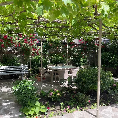 Mari Guest House-3