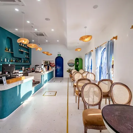 Happiness Hotel-3