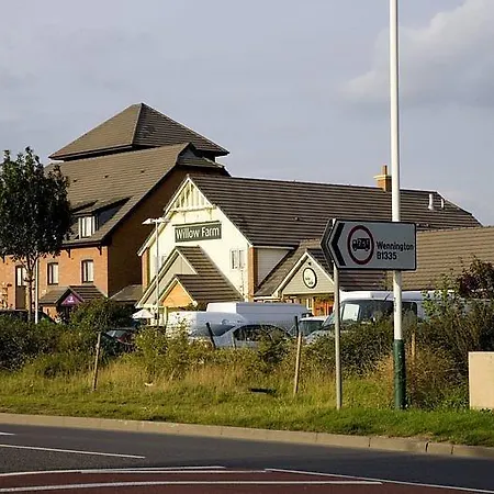Premier Inn Gillingham Business Park-2
