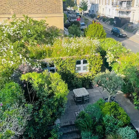Camden Town Garden Cabin-2