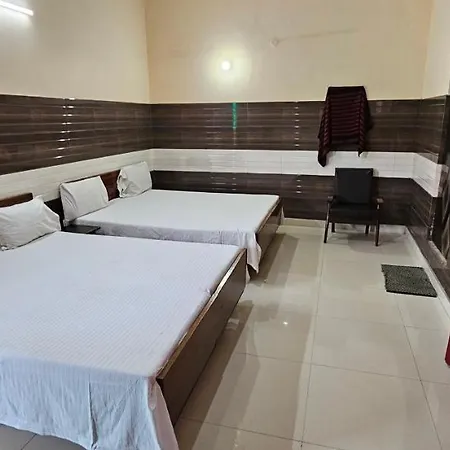 Hotel Dinesh-3