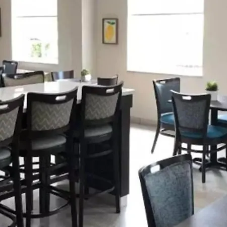 Quality Inn & Suites Roanoke - Fort Worth North-3