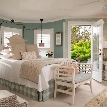 White Doe Inn Bed & Breakfast-2
